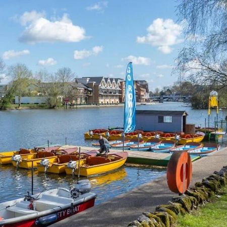 Beautiful Windsor 2 Bed, Perfect Location, 5 Mins Walk To Centre, Free Parking, Legoland, Ascot Appartement Buitenkant foto