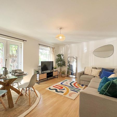 Beautiful Windsor 2 Bed, Perfect Location, 5 Mins Walk To Centre, Free Parking, Legoland, Ascot Appartement Buitenkant foto