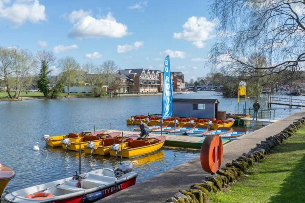 Beautiful Windsor 2 Bed, Perfect Location, 5 Mins Walk To Centre, Free Parking, Legoland, Ascot Appartement Buitenkant foto