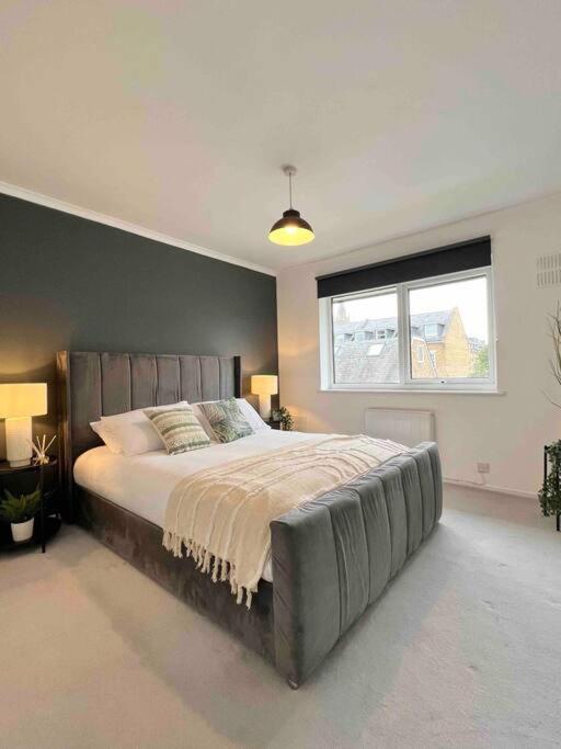 Beautiful Windsor 2 Bed, Perfect Location, 5 Mins Walk To Centre, Free Parking, Legoland, Ascot Appartement Buitenkant foto