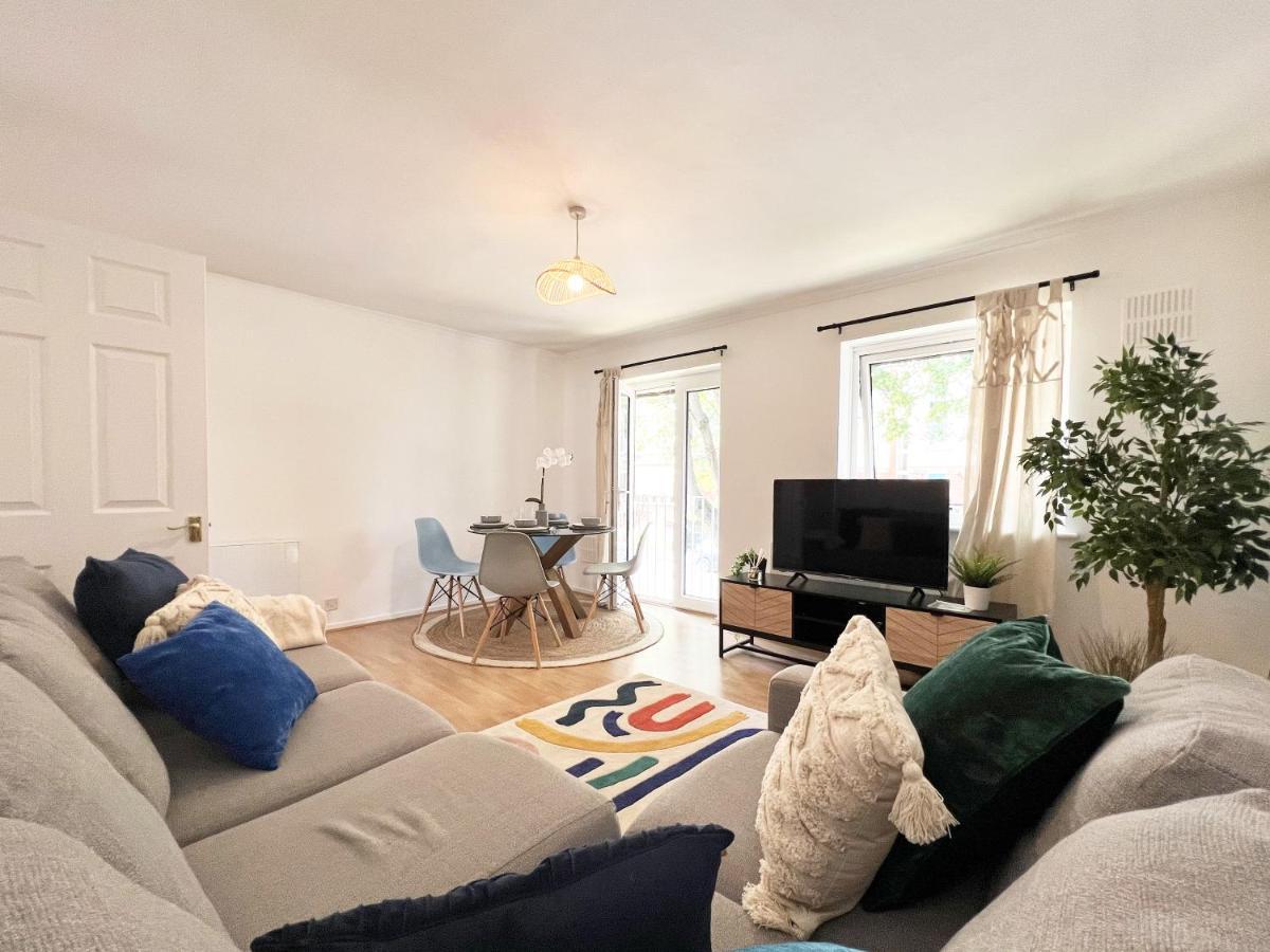 Beautiful Windsor 2 Bed, Perfect Location, 5 Mins Walk To Centre, Free Parking, Legoland, Ascot Appartement Buitenkant foto